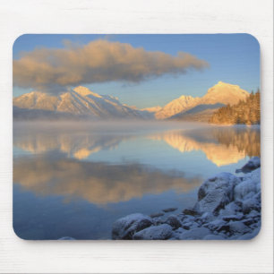 Nebel steigt vom Lake McDonald an einem sehr kalte Mousepad