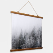 Nebel über gefrorenem Wald Wandteppich Mit Holzrahmen (Gewinkelt)