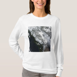 Nebel und Schnee im Britisch-Columbia T-Shirt