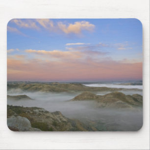 Nebel vom Little Missouri River hängt in der Mousepad