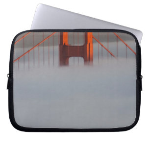 Nebel zieht durch die Bucht von San Francisco und Laptopschutzhülle