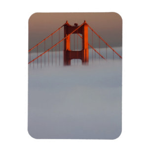 Nebel zieht durch die Bucht von San Francisco und Magnet
