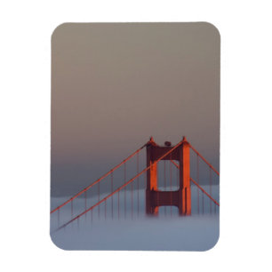 Nebel zieht durch die Bucht von San Francisco und Magnet