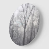 Nebelhafte Bäume Große Wanduhr (Winkel)