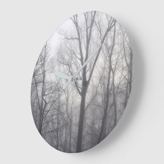 Nebelhafte Bäume Große Wanduhr (Winkel)