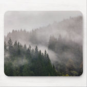 Nebelhafter Wald in den Bergen Mousepad (Vorne)