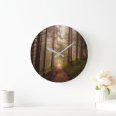 Nebelhafter Waldweg Große Wanduhr (Zuhause)