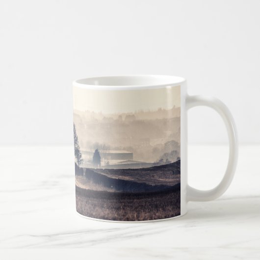 Nebelige Feld-Landschaft Kaffeetasse (Rechts)