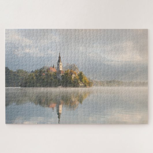 Nebeliger ausgebluteter Seesonnenaufgang mit Puzzle (Horizontal)
