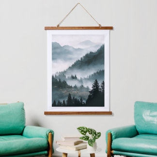 Nebeliger Bergwaldposter Wandteppich Mit Holzrahmen