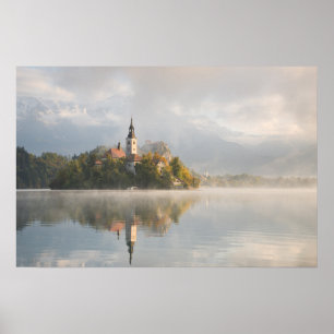 Nebeliger Bled-See Sonnenaufgang Poster
