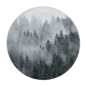 Nebeliger Gebirgslandschaft im Vintage-Stil Schneidebrett