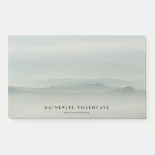 Nebeliger grüner Morgen in Toskana mit Zypressen Post-it Klebezettel