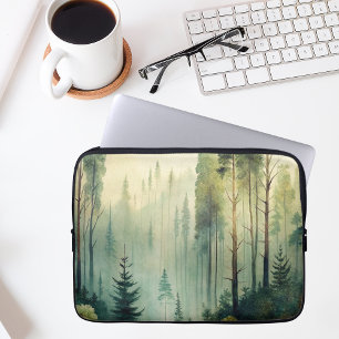 Nebeliger Immergrüner Wald Laptopschutzhülle