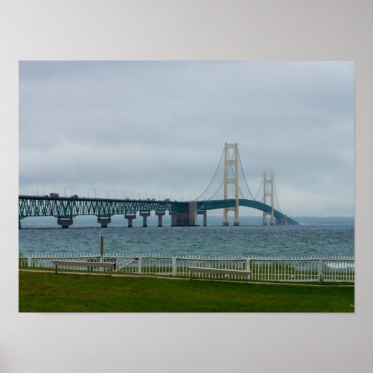 Nebeliger Mighty Mac Poster (Vorne)