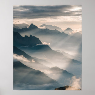 Nebeliger Morgen in den Schweizer Alpen  Poster