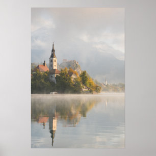 Nebeliger Sonnenaufgang Lake Bled Vertikalposter Poster