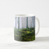 Nebeliger Wald bei Morgendämmerung Foto Kaffeetasse (VorderseiteRechts)