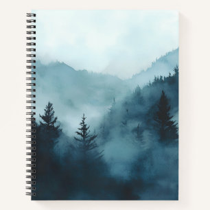 Nebeliger Wald und Bergblick  Notizblock