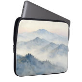 Nebeliger Wasserfarben-Gebirgslandschaft Laptopschutzhülle (Vorne Rechts)