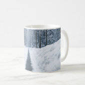 Nebeliger Winterwaldweg Winterlandschaft Kaffeetasse (VorderseiteRechts)