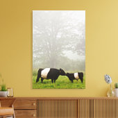 Nebelkuh, die ihr die Mütterkuh der gelblichen Sch Leinwanddruck (Insitu (Wohnzimmer))