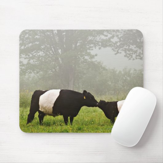 Nebelkuh, die ihr die Mütterkuh der gelblichen Sch Mousepad (Mit Mouse)