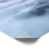 Nebelmorgendliche durch Bäume rollen Poster (Ecke)