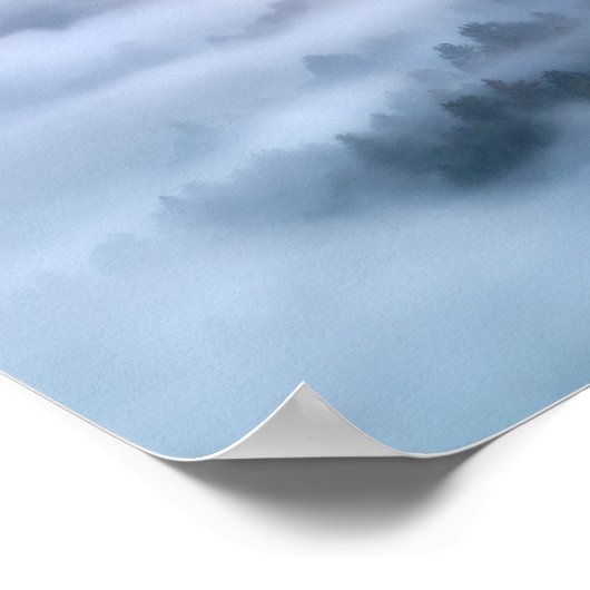 Nebelmorgendliche durch Bäume rollen Poster (Ecke)