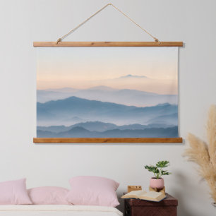 Nebelschichten, Hügel und Berge Wandteppich Mit Holzrahmen