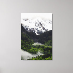 Nebelwald unter den Bergen Leinwanddruck