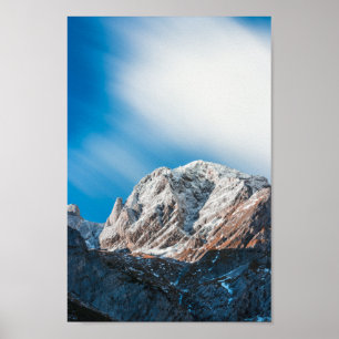 Nebelwolken über den Bergen Poster
