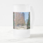 Neben der Dallas Weihnachtsbaum Mattierte Glasbien Mattglas Bierglas (VorderseiteRechts)