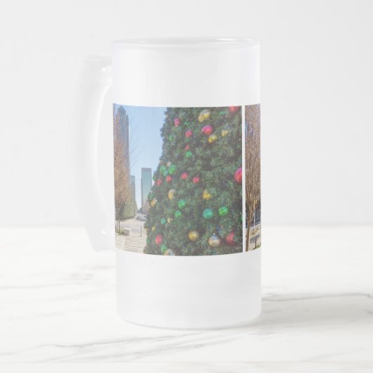 Neben der Dallas Weihnachtsbaum Mattierte Glasbien Mattglas Bierglas (Vorderseite Links)