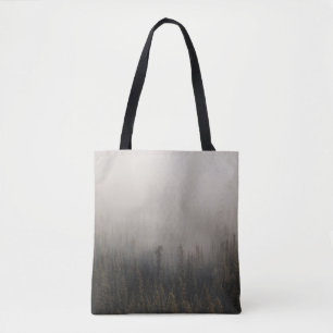 NEBLIGE KIEFERNBÄUME TASCHE