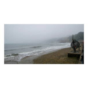 Nebliger Strand von Scarborough Poster
