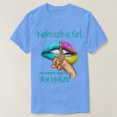Nebraska Girl weiß mehr als sie sagt T-Shirt (Design vorne)