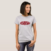 Nebraska Stilisierter roter Text T-Shirt (Vorne ganz)