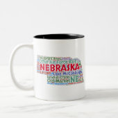 Nebraska-Wort-Wolke Zweifarbige Tasse (Links)