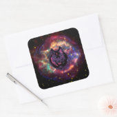 Nebula Guardian – Himmelsvision des Wolfes Quadratischer Aufkleber (Umschlag)