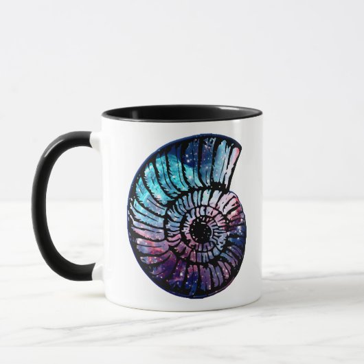 Nebula mit Sternen in einer Nautilus-Muschel Tasse (Links)