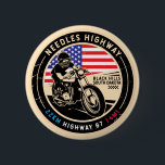 Needles Highway South Dakota Motorrad Button<br><div class="desc">Needles Highway in einem Vintagen,  bedrückten Stil Emblem gemacht. Es ist eine landschaftliche Fahrt,  die in Süd-Dakota und neben dem Peter Norbeck Landschaftlich Byway zu finden ist.</div>