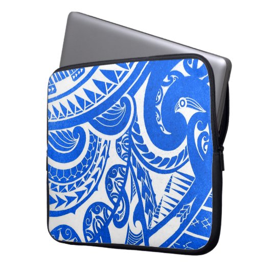 negativ/wandelte Stammes- Tätowierungsentwurf auf Laptopschutzhülle (Vorderseite Links)