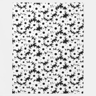 Negative Space Daisies weiß auf schwarz Fleecedecke