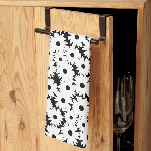 Negative Space Daisies weiß auf schwarz Geschirrtuch (Drittel gefaltet)