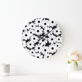 Negative Space Daisies weiß auf schwarz Große Wanduhr (Zuhause)