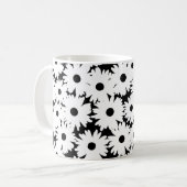 Negative Space Daisies weiß auf schwarz Kaffeetasse (Vorderseite Links)