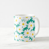 Negative Space Daisies weiß gelb auf grün Kaffeetasse (VorderseiteRechts)