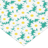 Negative Space Daisies weiß gelb auf grün Tischdecke (Schrägansicht)