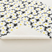 Negative Space Daisies weiß gelb auf schwarz Sherpadecke (3/4)